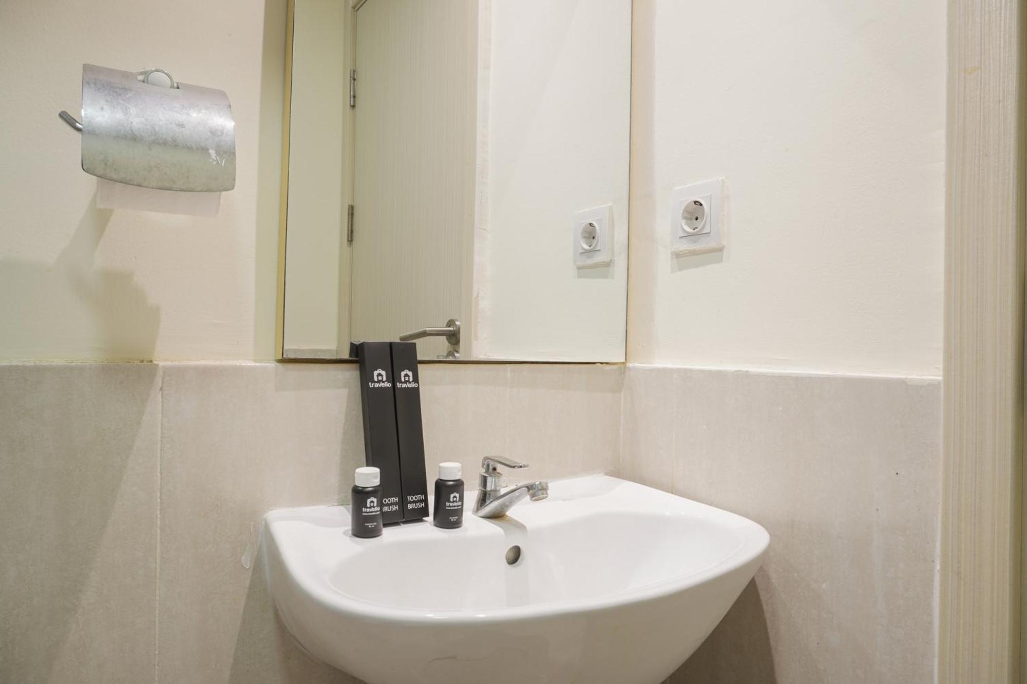 Comfort 1br With Working At Meikarta By Travelio *