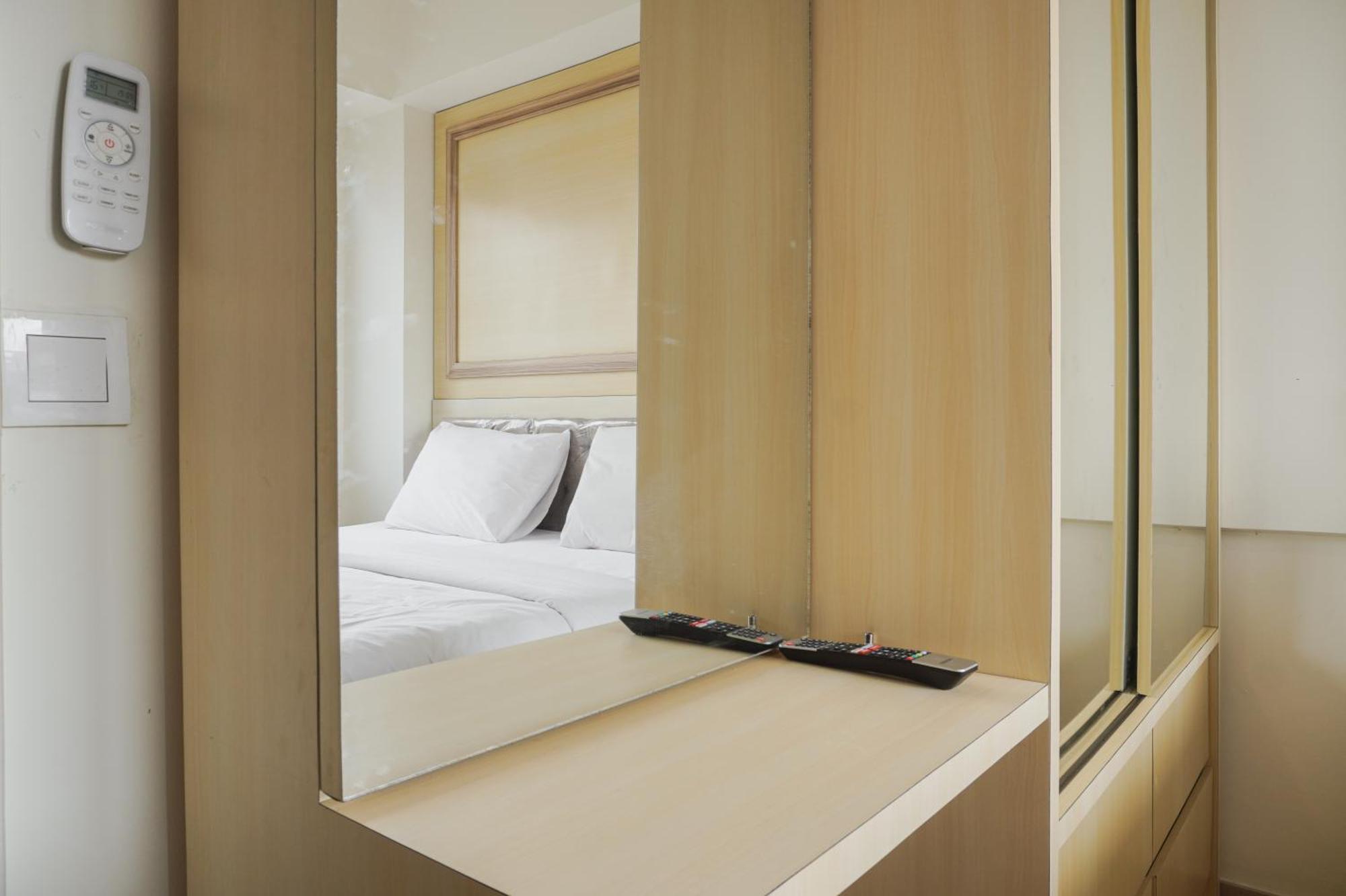 Apartemen Comfort 1br With Working At Meikarta By Travelio