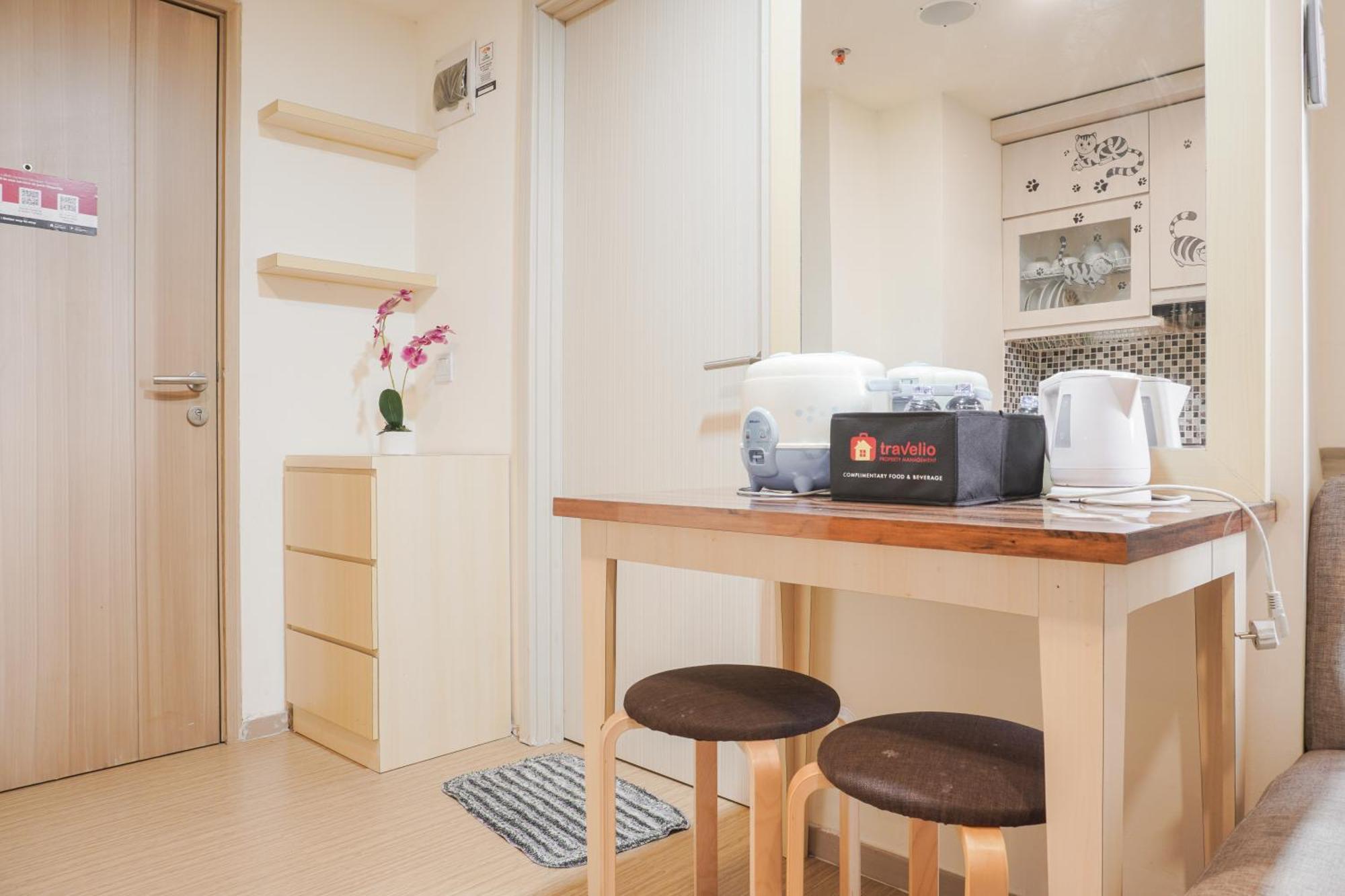 Apartemen Comfort 1br With Working At Meikarta By Travelio *
