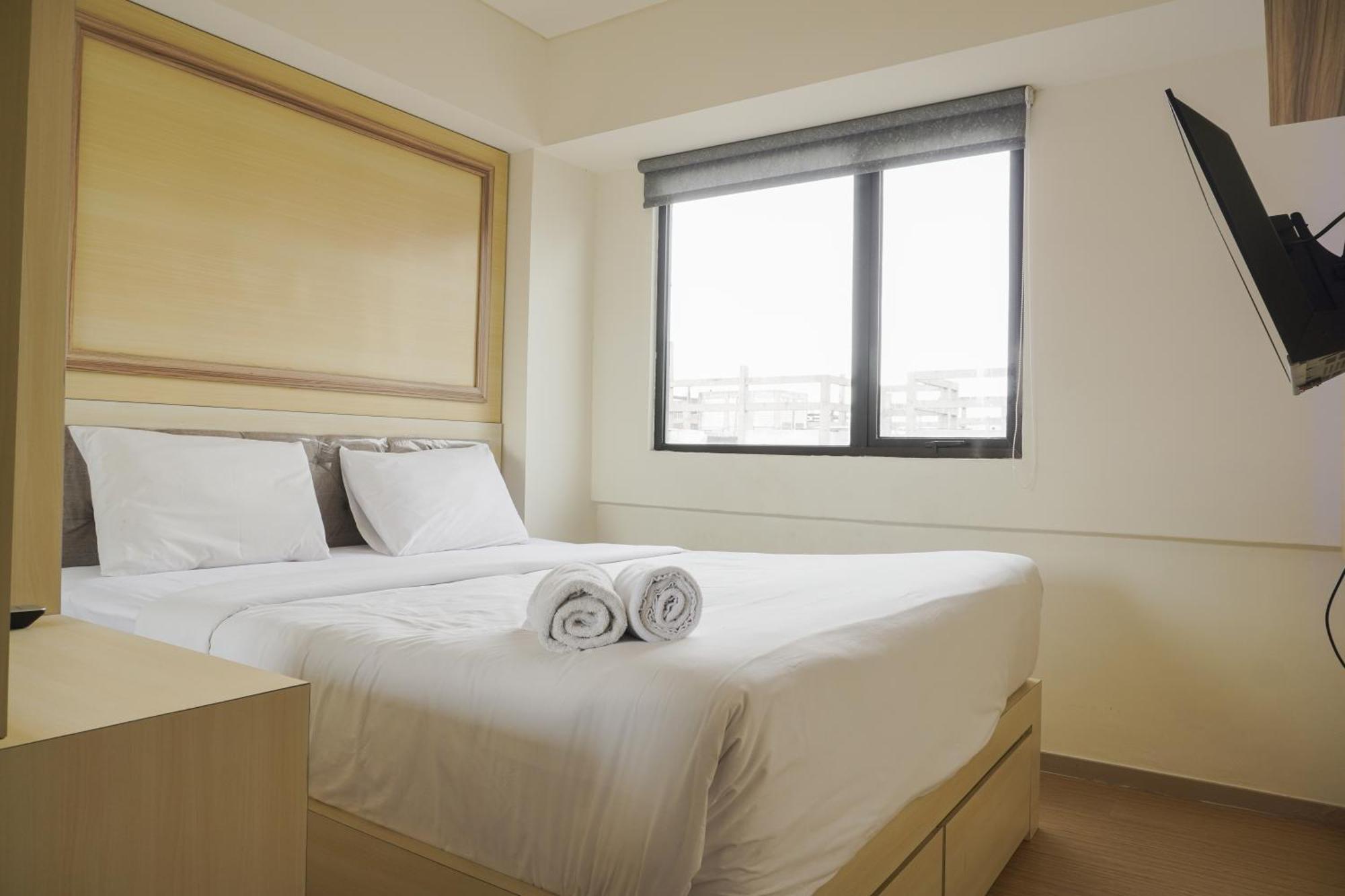 Comfort 1br With Working At Meikarta By Travelio *