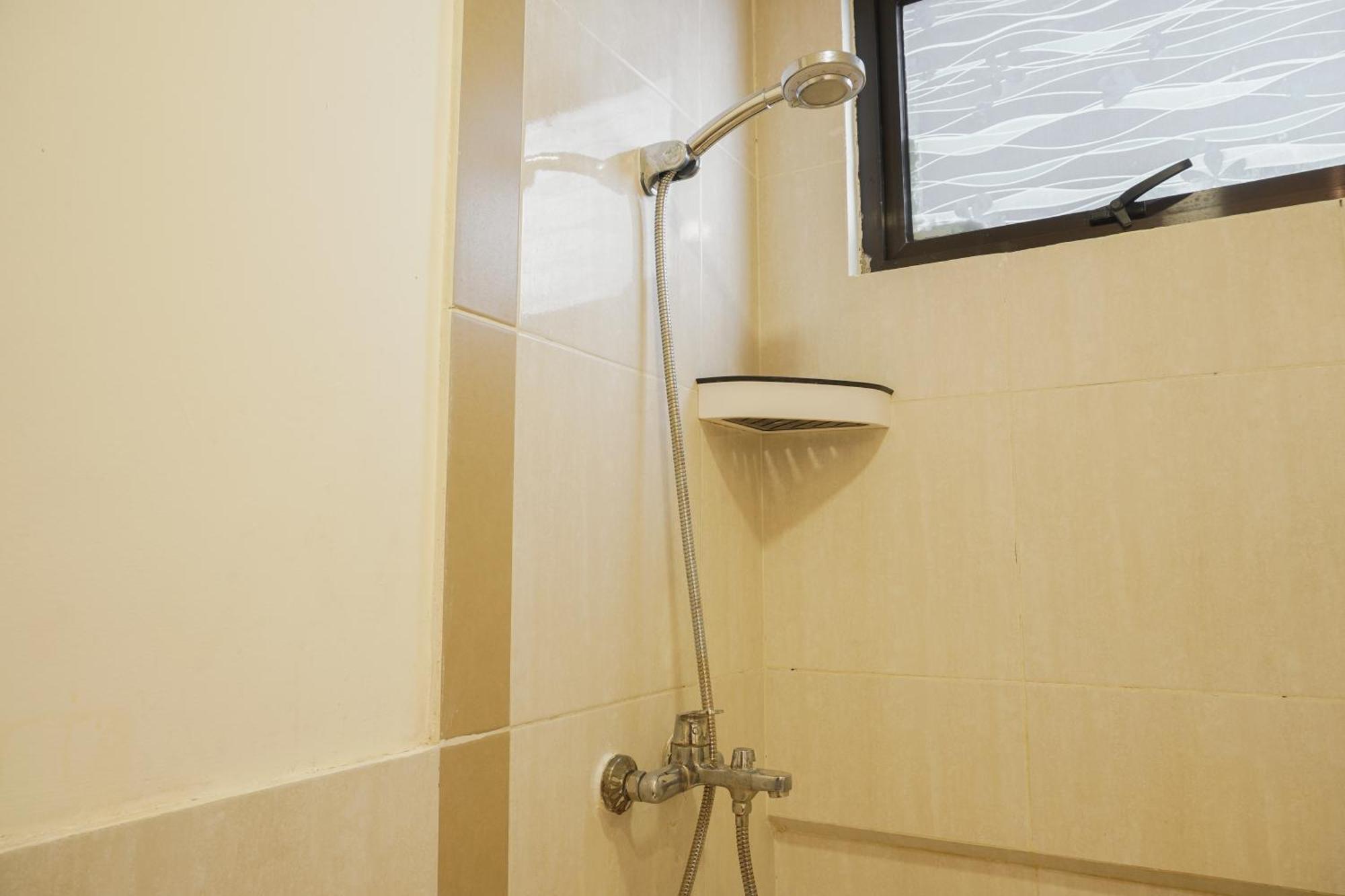 Apartemen Comfort 1br With Working At Meikarta By Travelio *